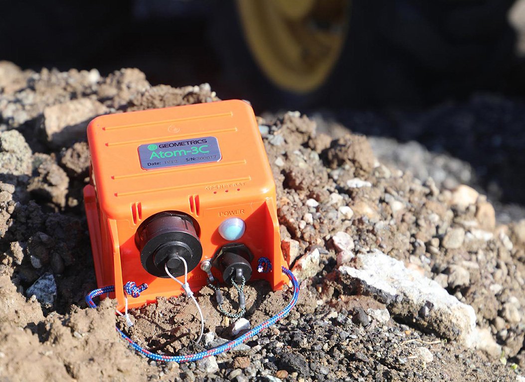 Seismic Tomography for Dams